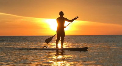 Persononpaddleboatduringsunset